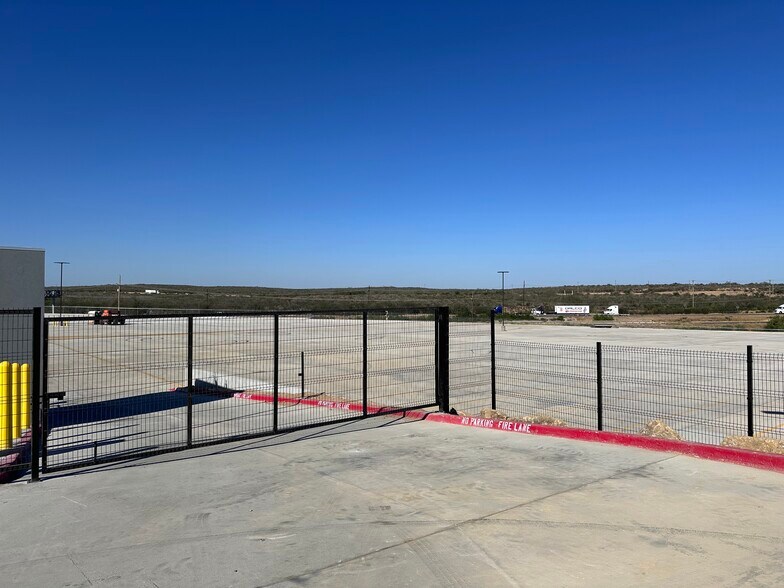 More Photos Of 19926 Kraus Lp, Laredo Distribution For Sale