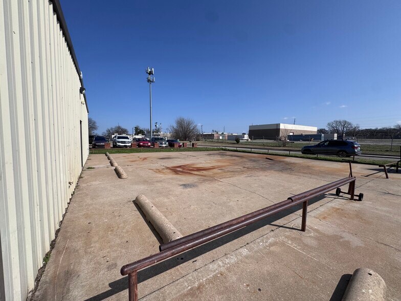 More Photos Of 102 S 111th Ave, Tulsa Warehouse For Sale