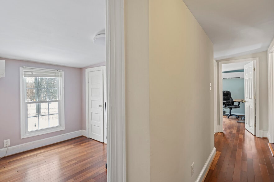 More Photos Of 4235 Chain Bridge Rd, Fairfax Office For Sale