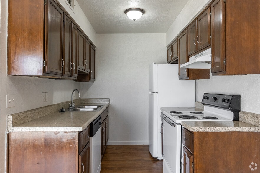 More Photos Of 101-121 S Bonnie Brae St, Denton Apartments For Sale