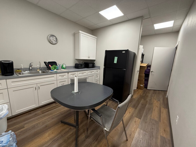 More Photos Of 905 3rd St, Marble Falls Storefront Retail Office For Sale