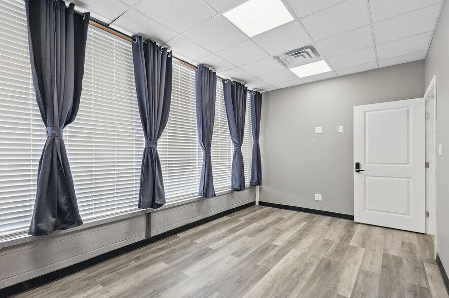 More Photos Of 581 E Cherry St, Troy Freestanding For Sale