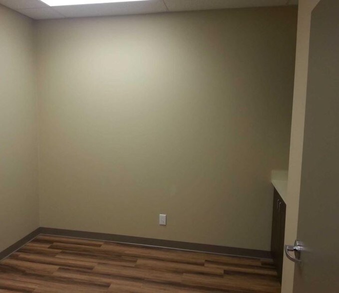 More Photos Of 3075 Hospital Gate, Oakville Medical For Lease