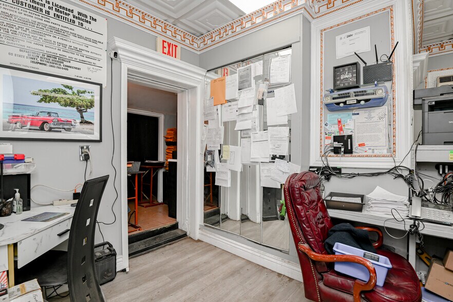 More Photos Of 385 New Park Ave, Hartford Auto Repair For Sale