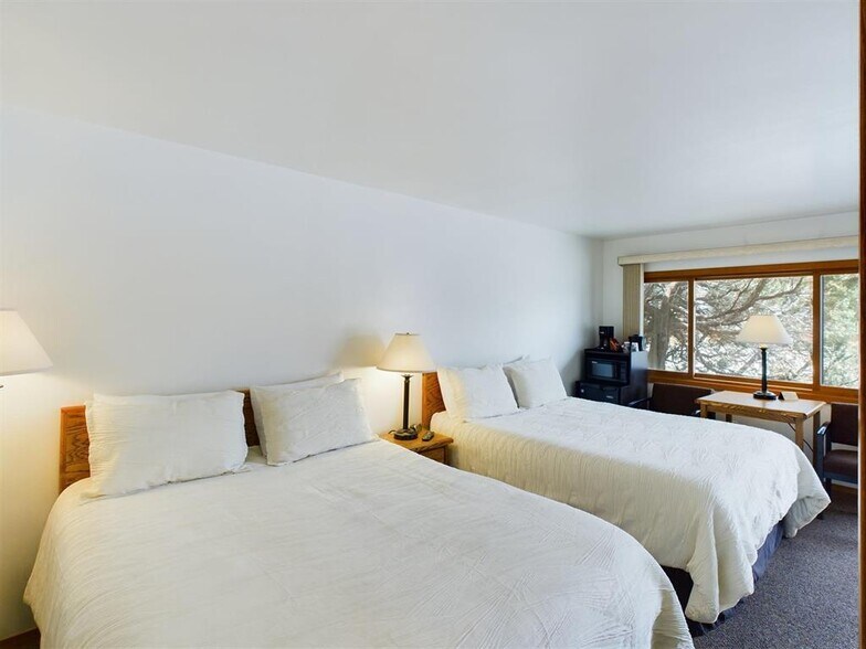 More Photos Of 234 E 1st St, Powell Hotel For Sale