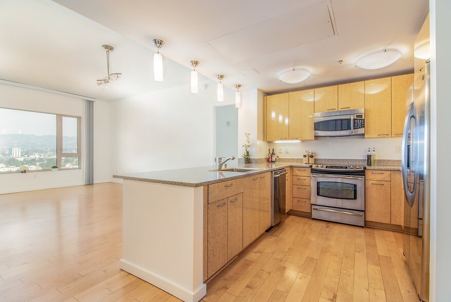 More Photos Of 100 Grand Ave, Oakland Apartments For Lease