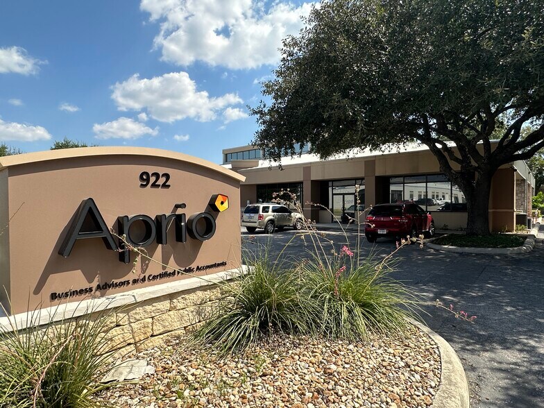 More Photos Of 922 Isom Rd, San Antonio Office For Sale
