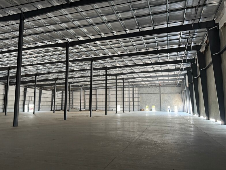 More Photos Of Industrial Circle @ G.B.I.C, Brownsville Warehouse For Lease