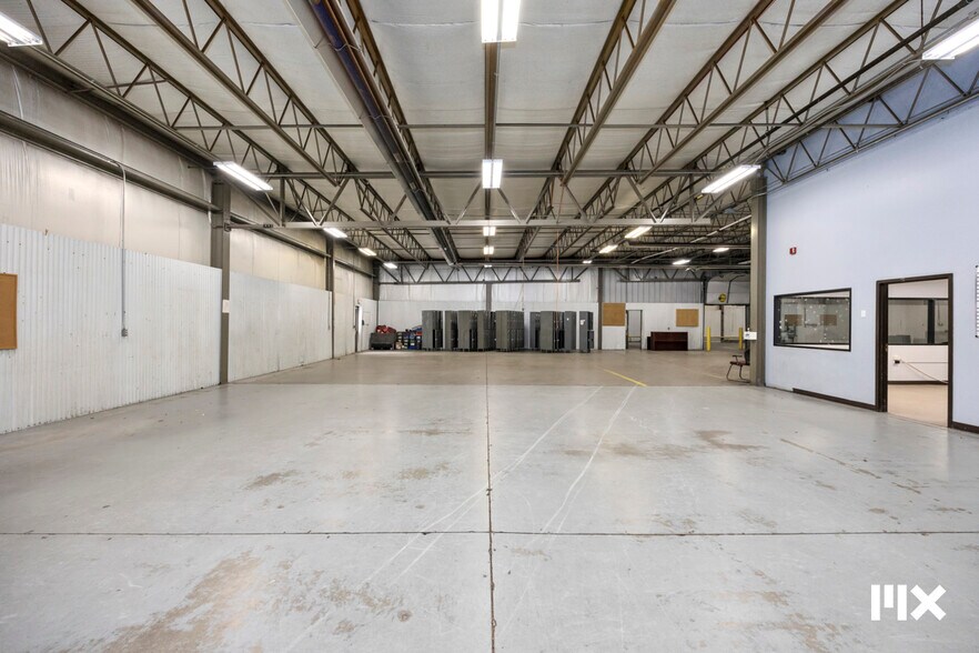 More Photos Of 21685 Northland Dr, Paris Distribution For Sale