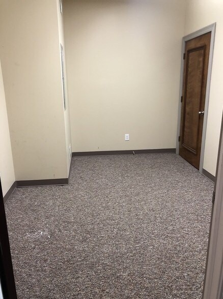 More Photos Of 1528 E Greyhound Pass, Carmel Office For Lease