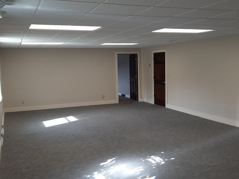 More Photos Of 2 Crane Park Dr, Wilbraham Medical For Lease