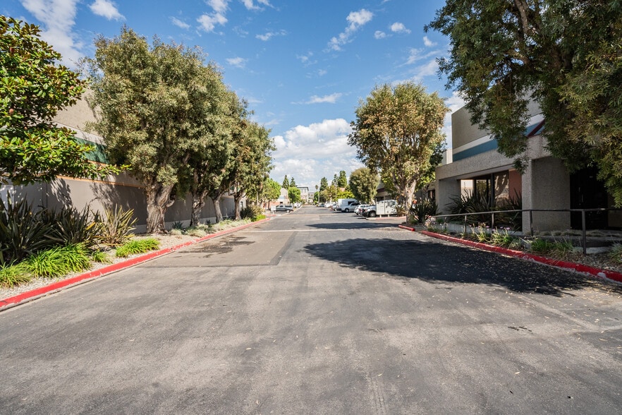 More Photos Of 1937 Goodyear Ave, Ventura Warehouse For Lease