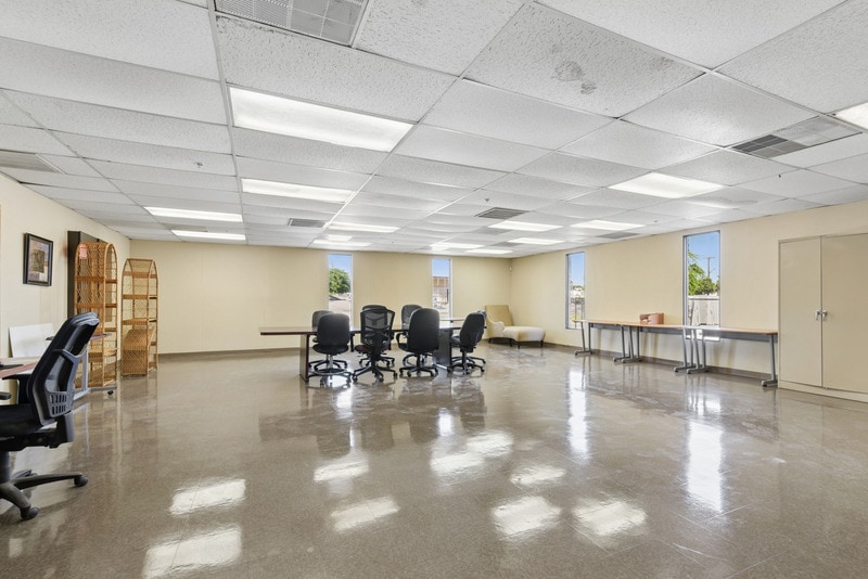 More Photos Of 101 E Nakoma St, San Antonio Showroom For Lease