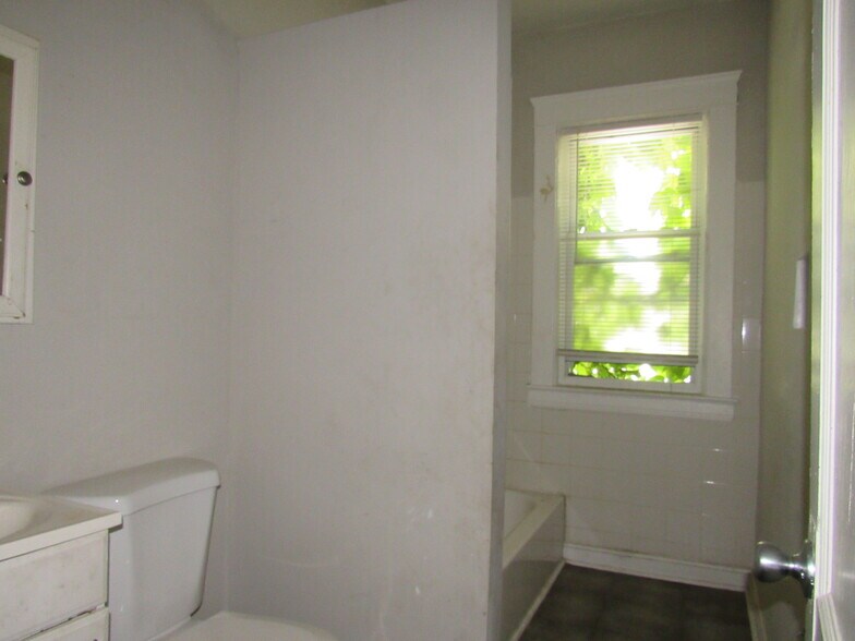More Photos Of 932 Wheelock Rd, Cleveland Apartments For Sale