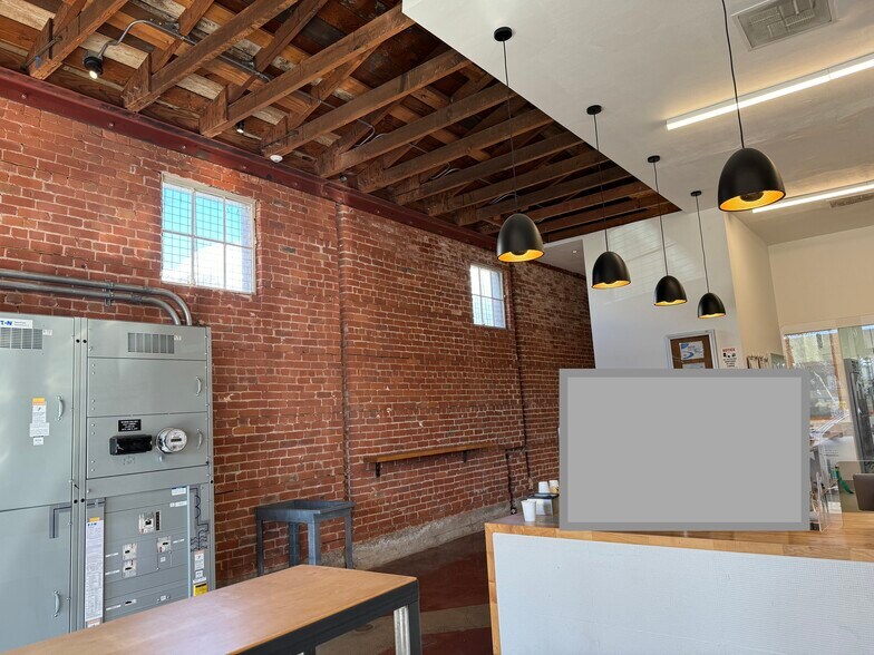 More Photos Of 2575 San Pablo Ave, Berkeley Freestanding For Lease
