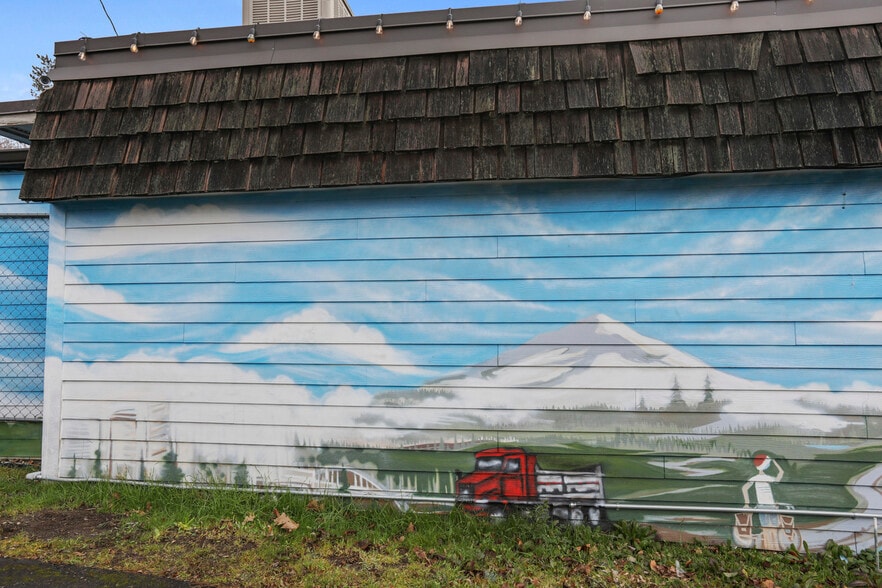 More Photos Of 31815 E Historic Columbia RI Hwy, Troutdale Convenience Store For Sale