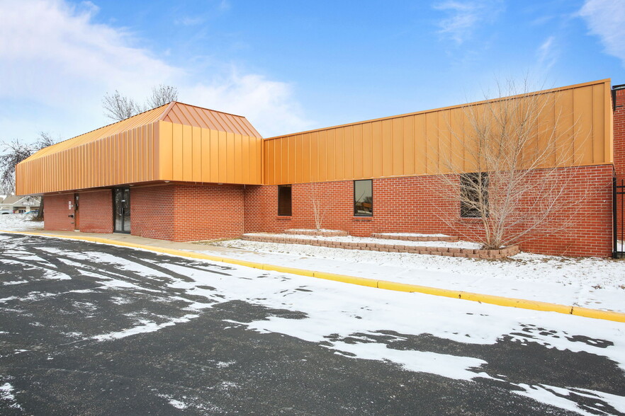 More Photos Of 8432 Noble Ave, Minneapolis Bar For Sale