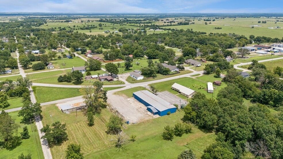 More Photos Of 1422 E Fairview Ave, Nowata Industrial For Sale
