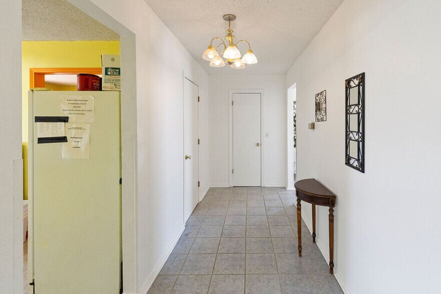 More Photos Of 58225 US-60, Fairland General Retail For Sale