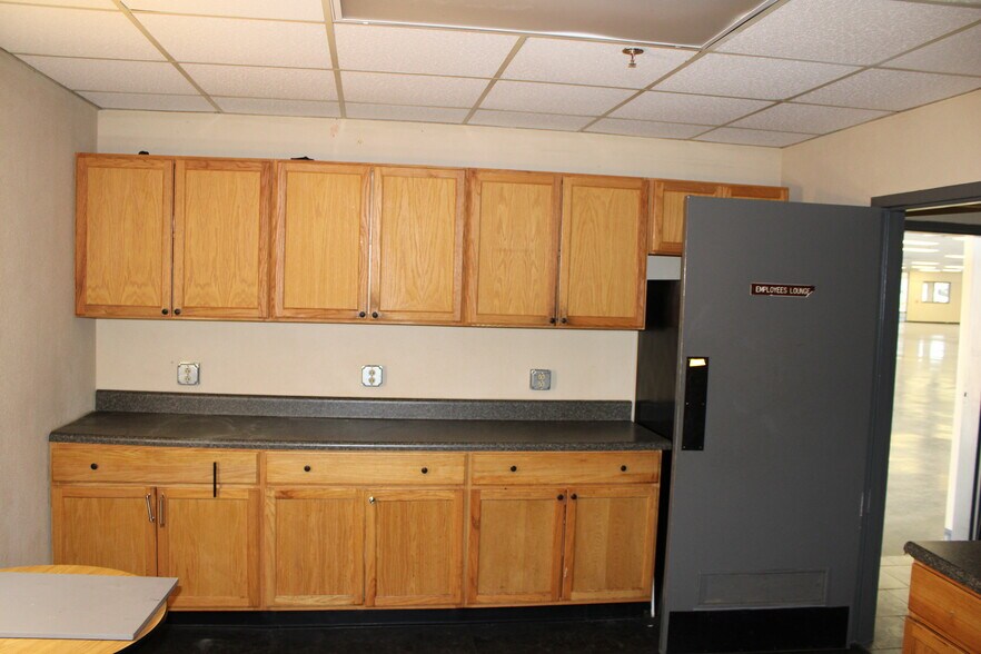 More Photos Of 2086 Paul Walsh Dr, Macon-Bibb Auto Dealership For Lease