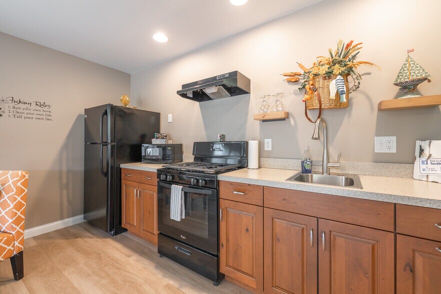 More Photos Of 1435 Main st, Grafton Specialty For Sale