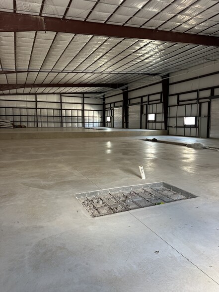 More Photos Of 18735 Interstate 35 N, Schertz Flex For Lease