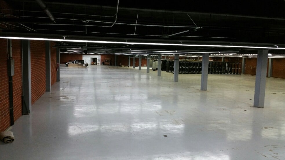 More Photos Of 220-306 Pasadena Ave, South Pasadena Light Distribution For Lease