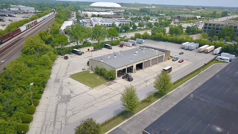 Primary Photo Of 2725 Shermer Rd, Northbrook Truck Terminal For Lease