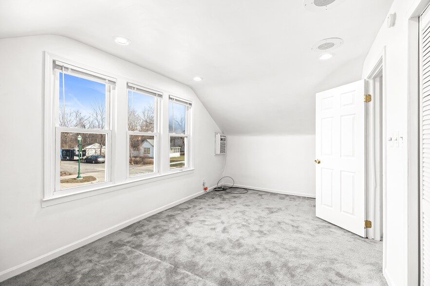 More Photos Of 8137-8145 Macomb St, Grosse Ile Apartments For Sale