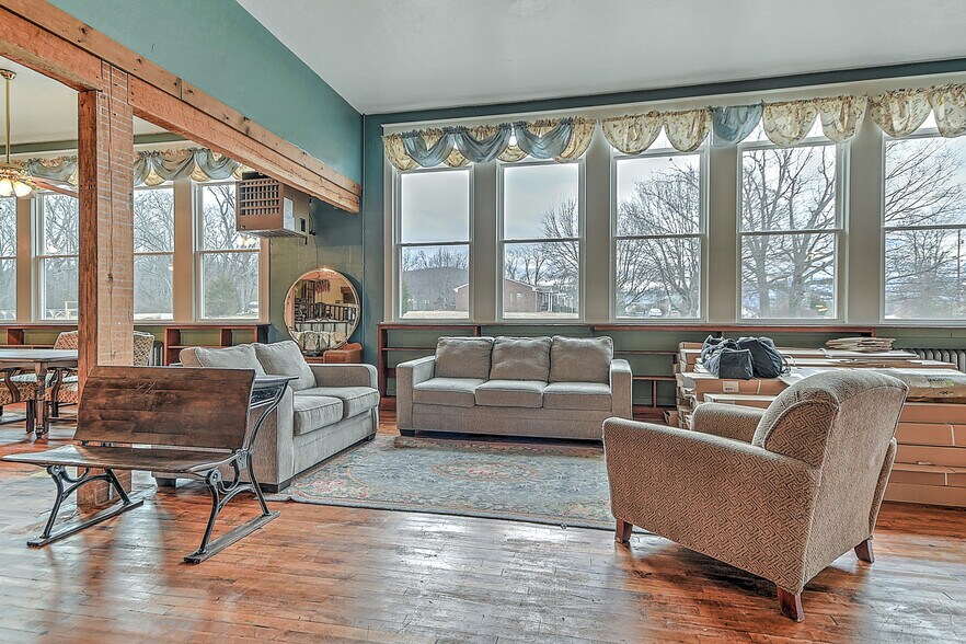 More Photos Of 19407 Bethel Rd, Abingdon Flex For Sale