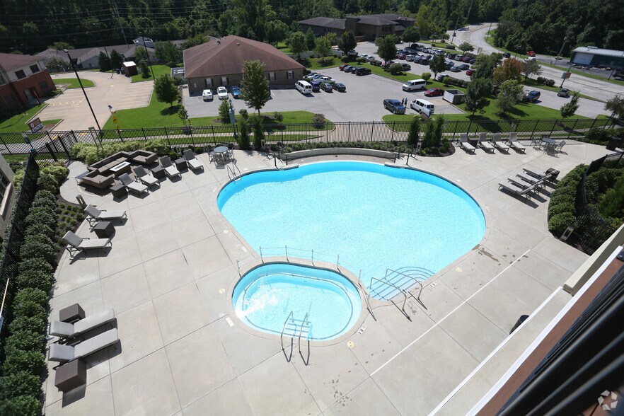 More Photos Of 1520 S 5th St, Saint Charles Unknown For Lease