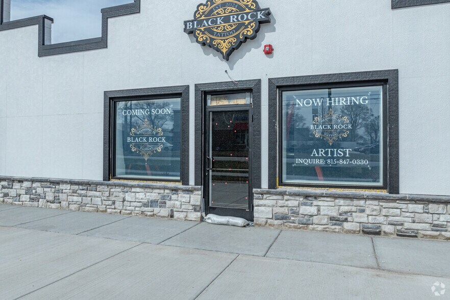 More Photos Of 2290 E Division St, Diamond General Retail For Lease