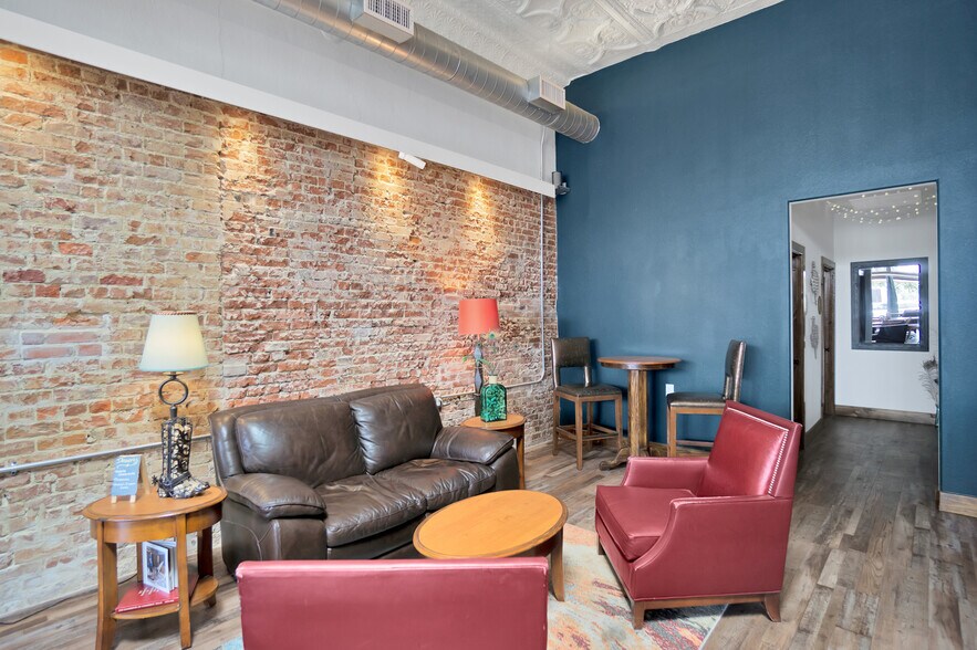 More Photos Of 1136 Main St, Commerce General Retail For Sale