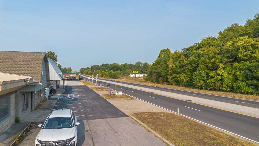 More Photos Of 728 US Highway 62, Grand Rivers Specialty For Sale