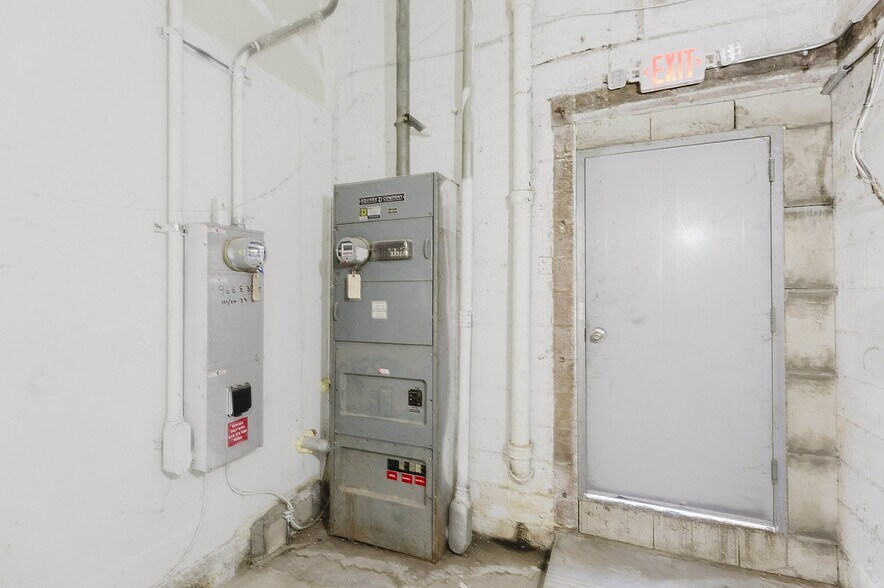 More Photos Of 965-973 E 31st St, Los Angeles Warehouse For Sale