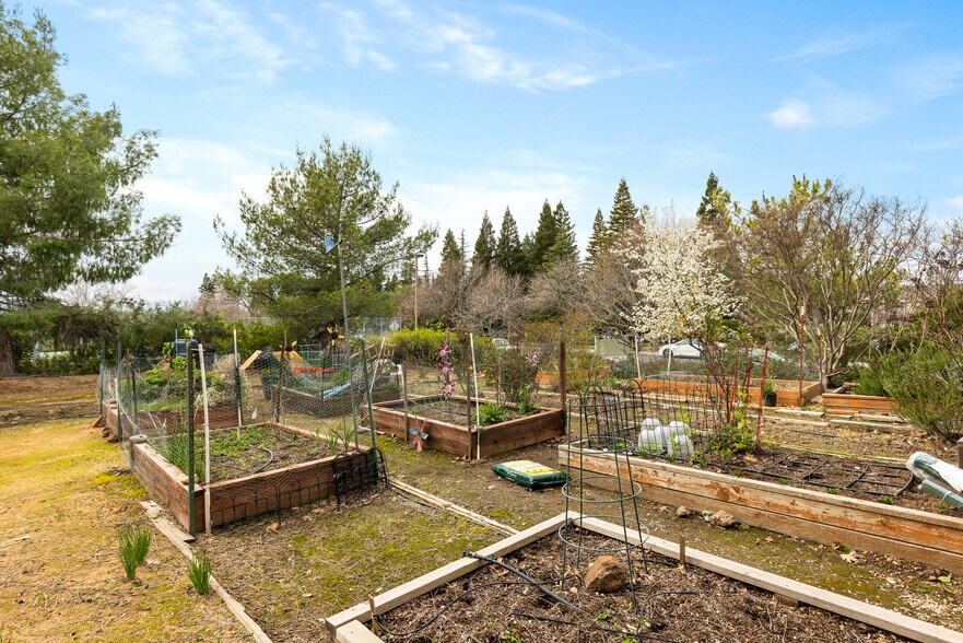 More Photos Of 2701 Sierra Sunrise Ter, Chico Apartments For Sale