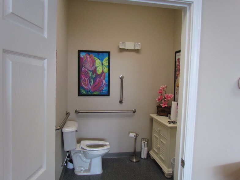 More Photos Of 1074 Pedigo Way, Bowling Green Storefront Retail Office For Lease