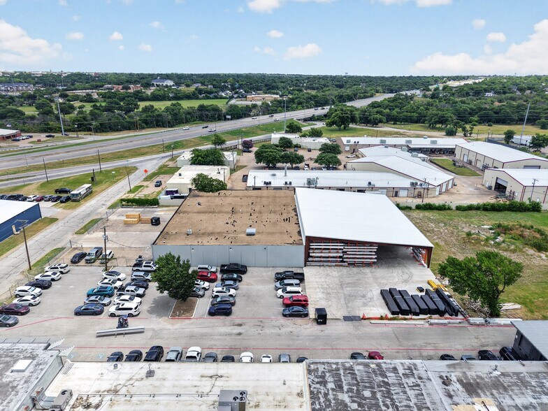 More Photos Of 2106-2110 E Richmond Ave, Fort Worth Distribution For Lease