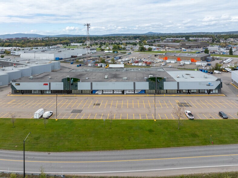 More Photos Of 2500 Rue Jean-Perrin, Québec Unknown For Lease
