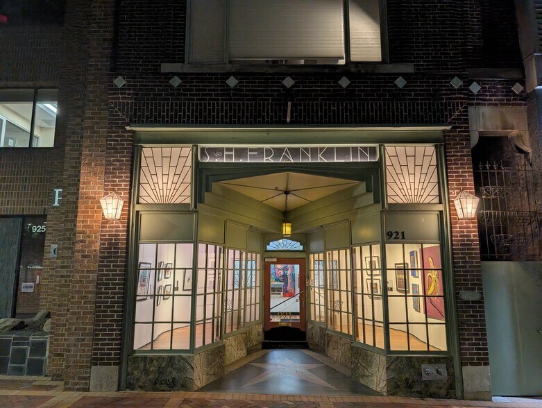 More Photos Of 921 Main St, Lynchburg General Retail For Lease