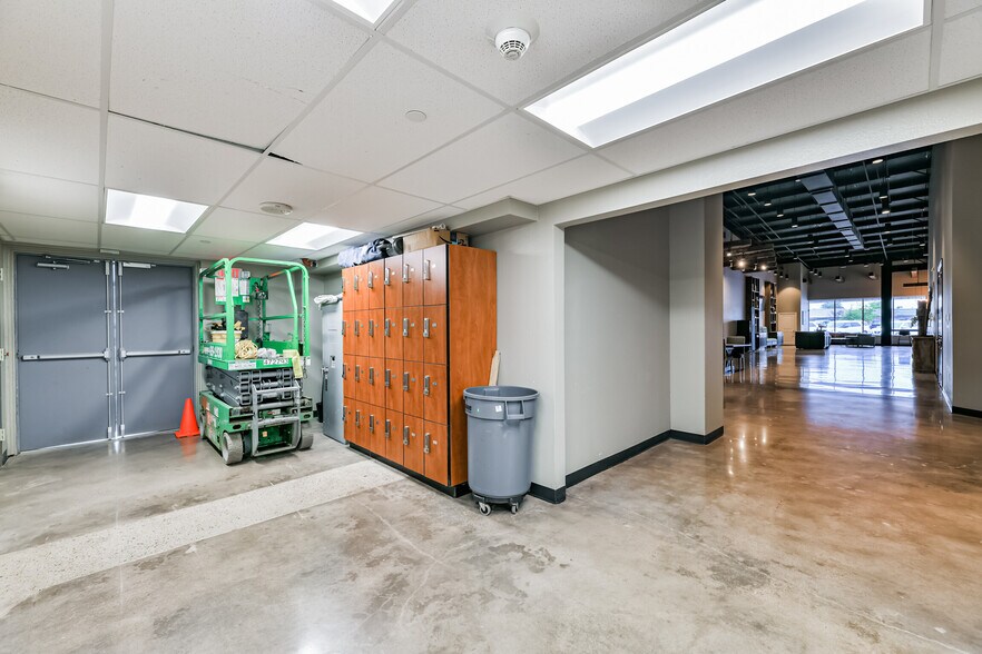 More Photos Of 1222 W Main St, Tomball Religious Facility For Sale