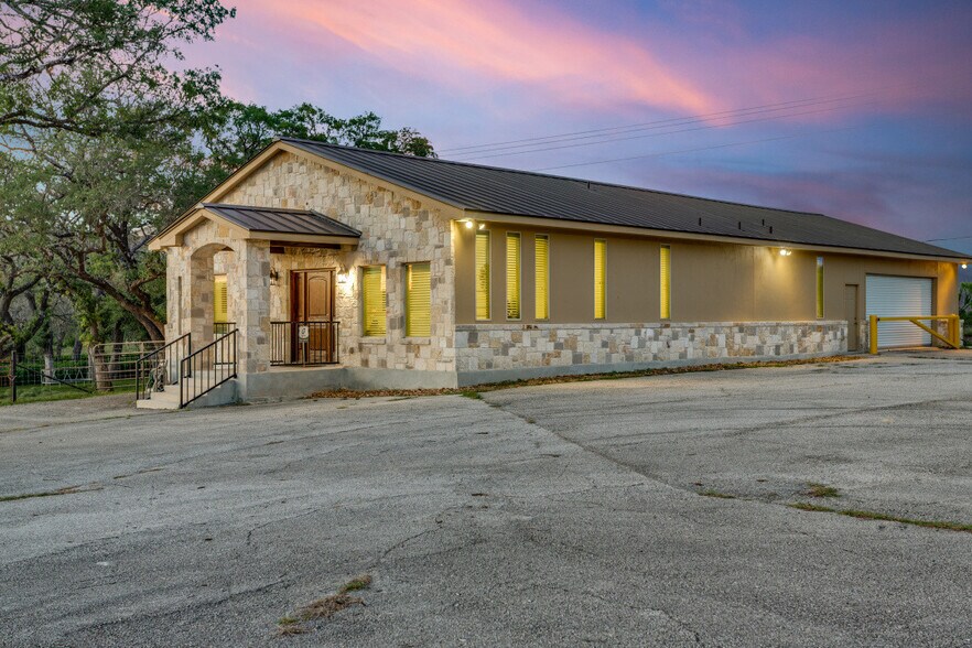 More Photos Of 42900 IH-10 West, Boerne Showroom For Sale