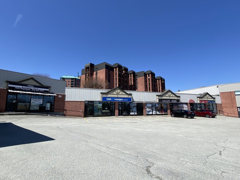 Primary Photo Of 735-779 Rue Paul-Desruisseaux, Sherbrooke General Retail For Lease