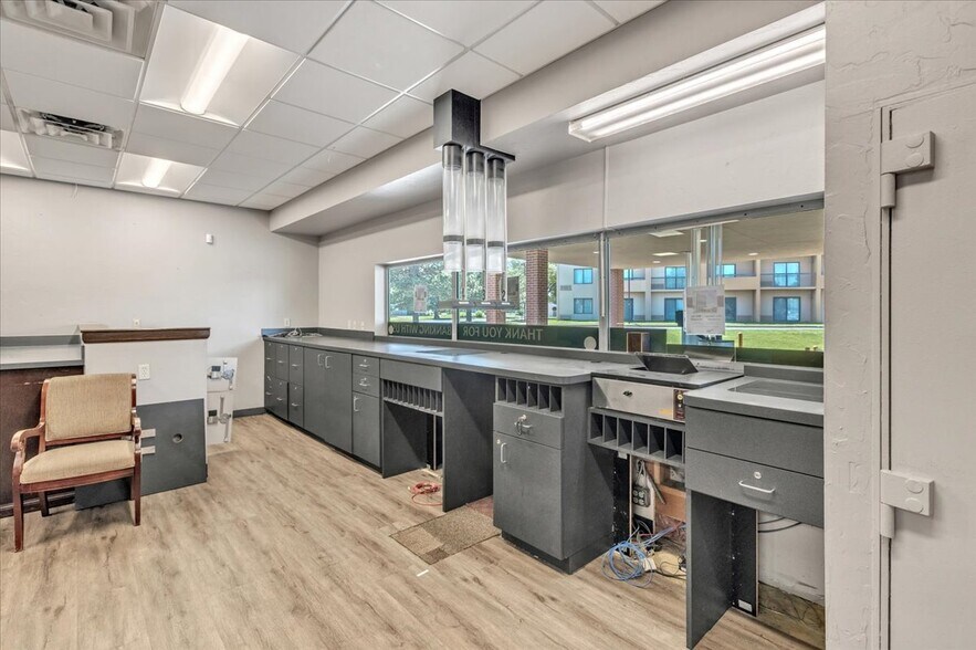 More Photos Of 809 Cornell Pky, Oklahoma City Storefront Retail Residential For Lease