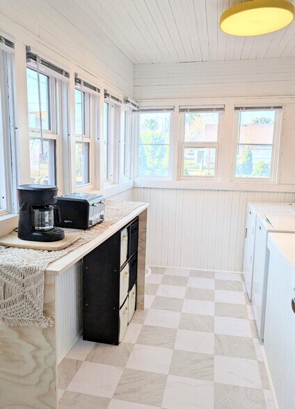 More Photos Of 520 N State St, Hagerman Specialty For Sale