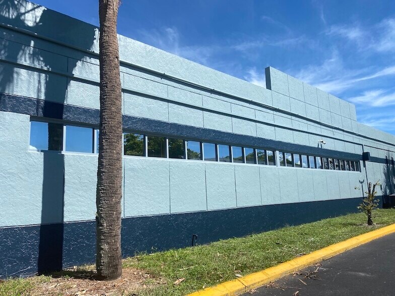 More Photos Of 7351 W Oakland Park Blvd, Fort Lauderdale Office For Sale