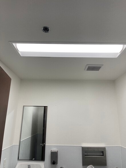 More Photos Of 2010 Holly Ave, Lake Havasu City Warehouse For Lease