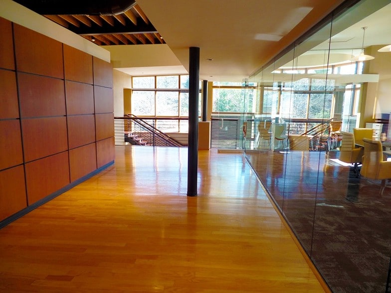 More Photos Of 5424 Glenridge Dr NE, Atlanta Office For Sale