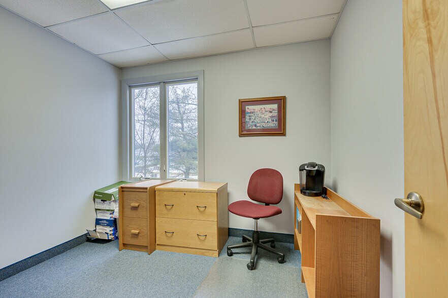 More Photos Of 11 Clyde Rd, Somerset Office For Sale