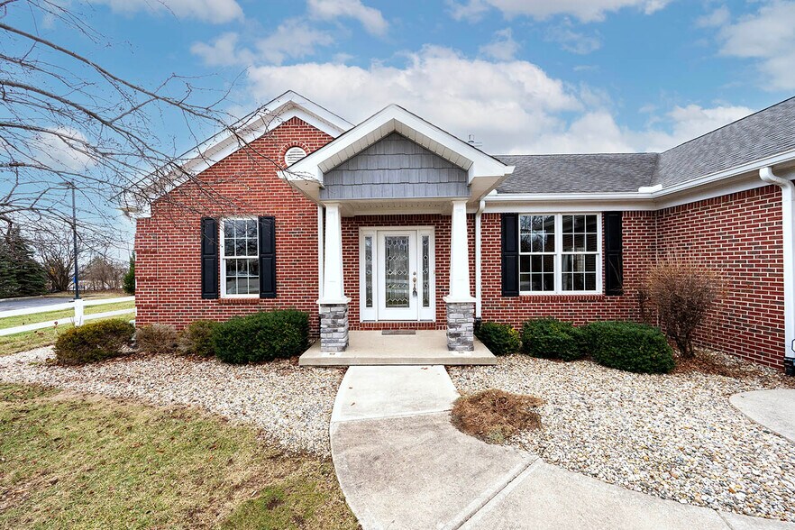 More Photos Of 65 Maplehurst Dr, Brownsburg Office For Sale